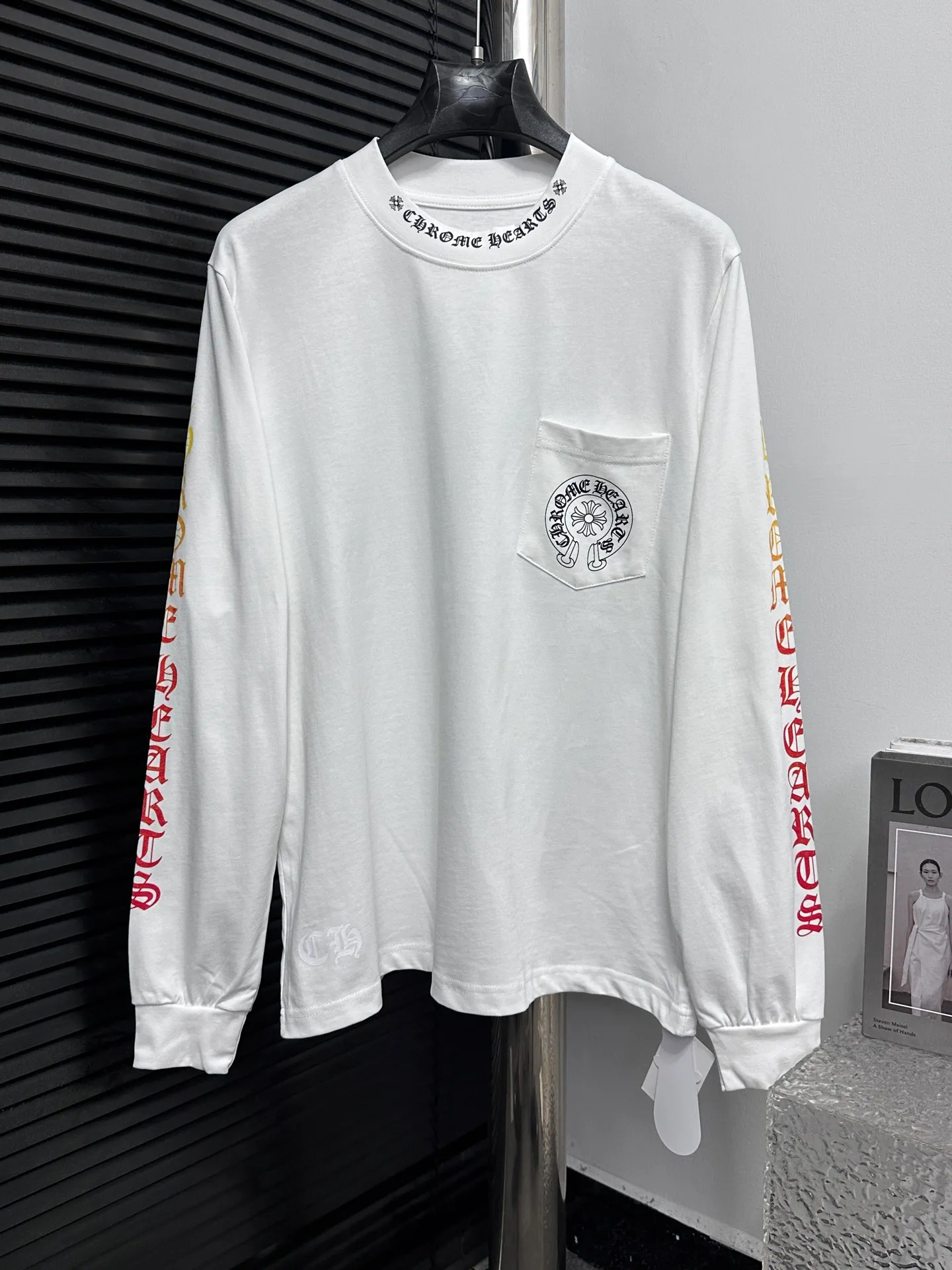 🅿️230 [Come Hearts] Crow Heart Graffiti Letters Limited Sanskrit Printed Long Sleeves, High Weight Threads on Collar and Cuffs, Custom Weaved and Dyed 280g Double Yarn Pure Cotton Fabric, Washed Anti-Counterfeiting Tags and other auxiliary labels are all correct versions, super conspicuous, super pretty, super stylish, same style for men and women! The overall upper body highlights fashion and individuality, and when worn together by a couple, it is a recommended T-shirt by the Street Ace!! Same style for men and women Size: XS-L